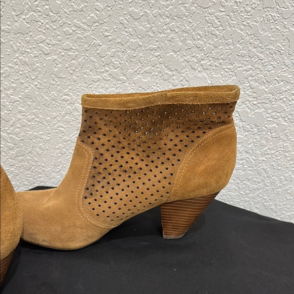 Jessica Simpson Tan Suede Ankle Boots - Picture 6 of 6
